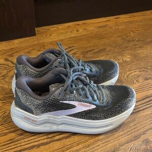 Brooks Ghost Max 2 Speckled Black and White Running Shoes